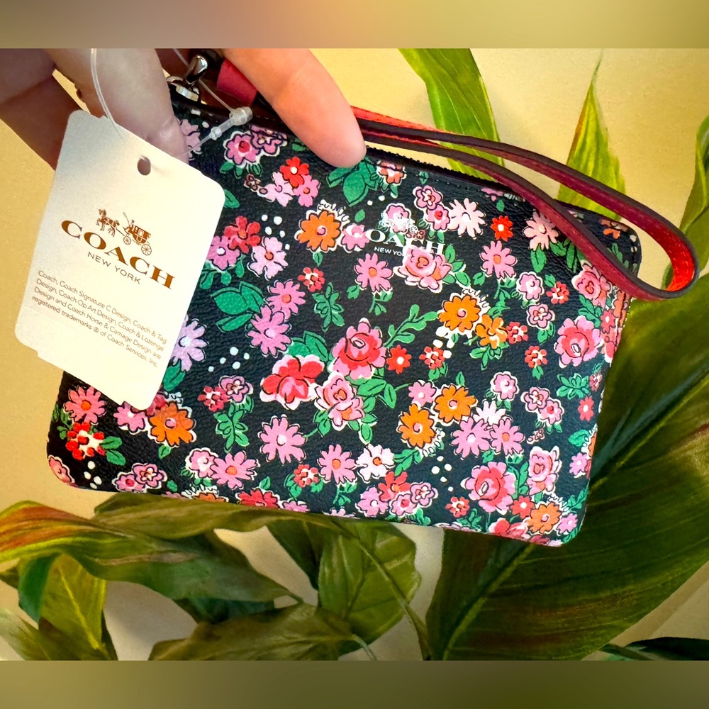 NWT Coach Corner Zip Wristlet In Posey Cluster Floral Print